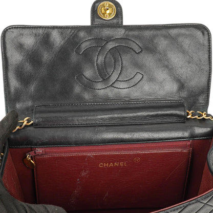 Chanel Medium Classic Einzelklappentasche Schwarz Gepolstertes Lammleder Mit 24K vergoldeter Hardware
