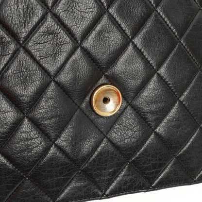 Chanel Medium Classic Einzelklappentasche Schwarz Gepolstertes Lammleder Mit 24K vergoldeter Hardware