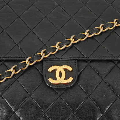 Chanel Medium Classic Einzelklappentasche Schwarz Gepolstertes Lammleder Mit 24K vergoldeter Hardware