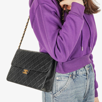 Chanel Medium Classic Single Flap Tasche aus schwarzem gestepptem Lammleder mit 24K vergoldeter Hardware