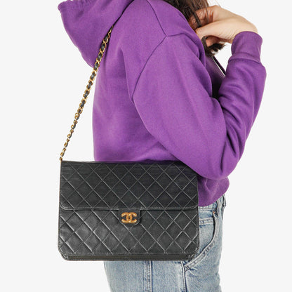 Chanel Medium Classic Single Flap Tasche aus schwarzem gestepptem Lammleder mit 24K vergoldeter Hardware