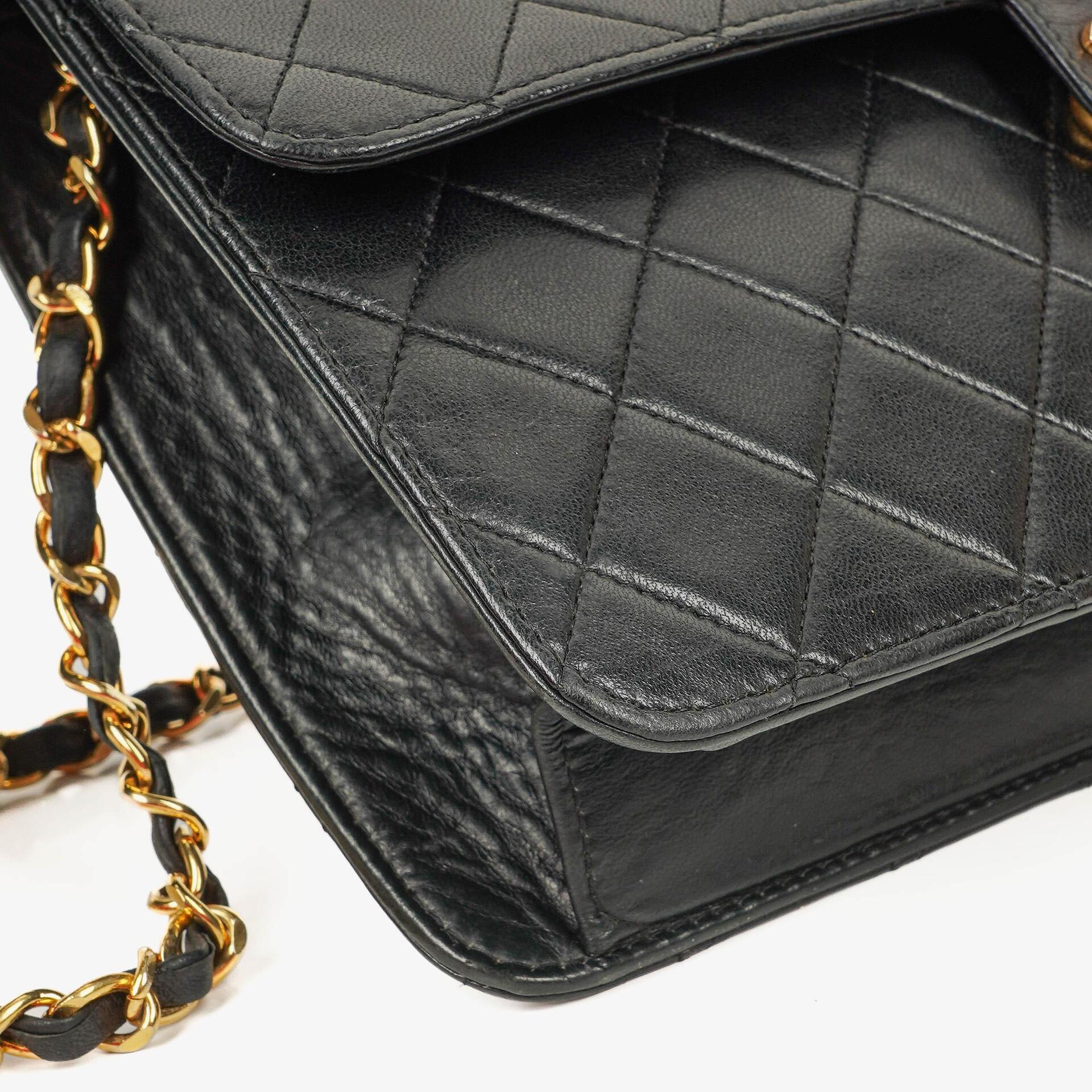 Chanel Medium Classic Single Flap Tasche aus schwarzem gestepptem Lammleder mit 24K vergoldeter Hardware