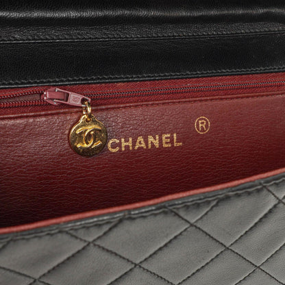 Chanel Medium Classic Single Flap Tasche aus schwarzem gestepptem Lammleder mit 24K vergoldeter Hardware