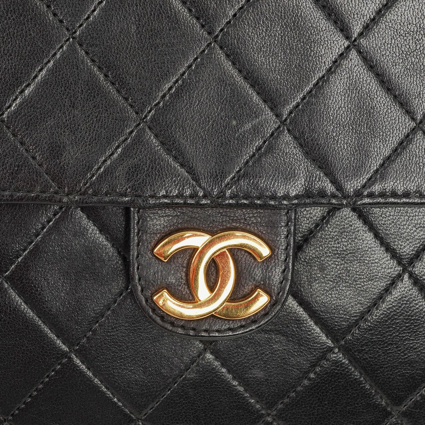 Chanel Medium Classic Single Flap Tasche aus schwarzem gestepptem Lammleder mit 24K vergoldeter Hardware