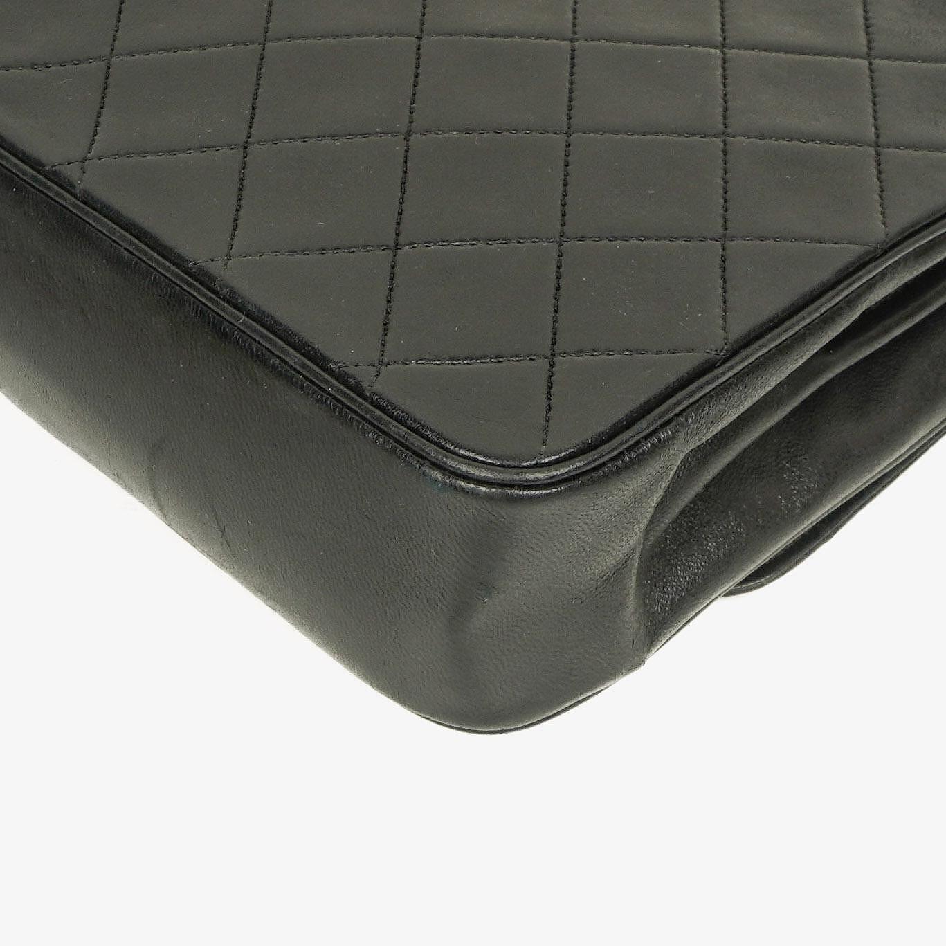 Chanel Medium Classic Single Flap Tasche aus schwarzem gestepptem Lammleder mit 24K vergoldeter Hardware