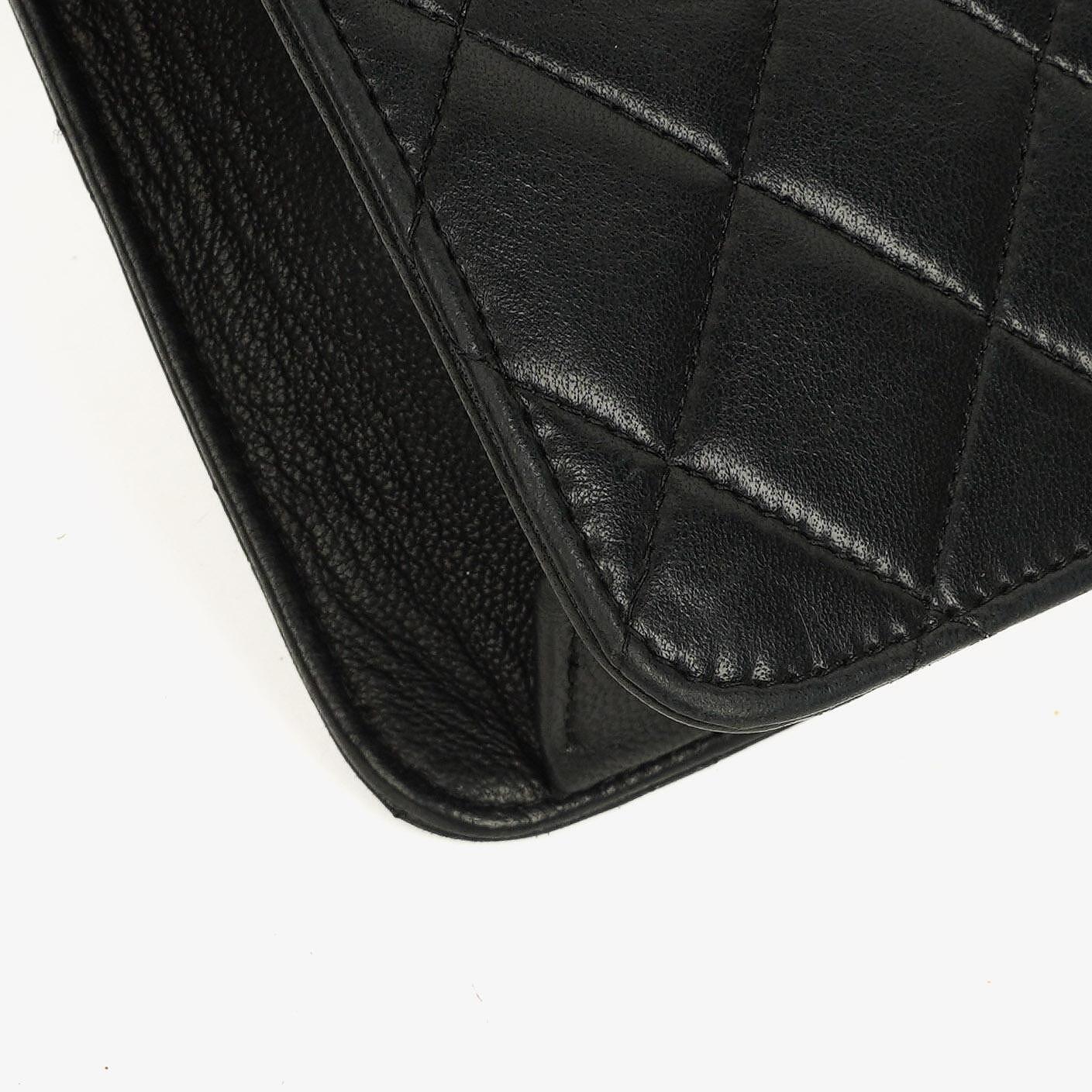 Chanel Medium Classic Single Flap Tasche aus schwarzem gestepptem Lammleder mit 24K vergoldeter Hardware