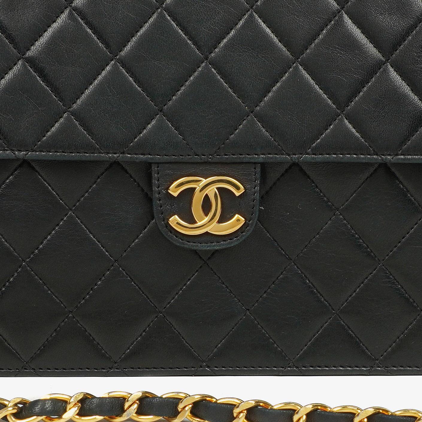 Chanel Medium Classic Single Flap Tasche aus schwarzem gestepptem Lammleder mit 24K vergoldeter Hardware