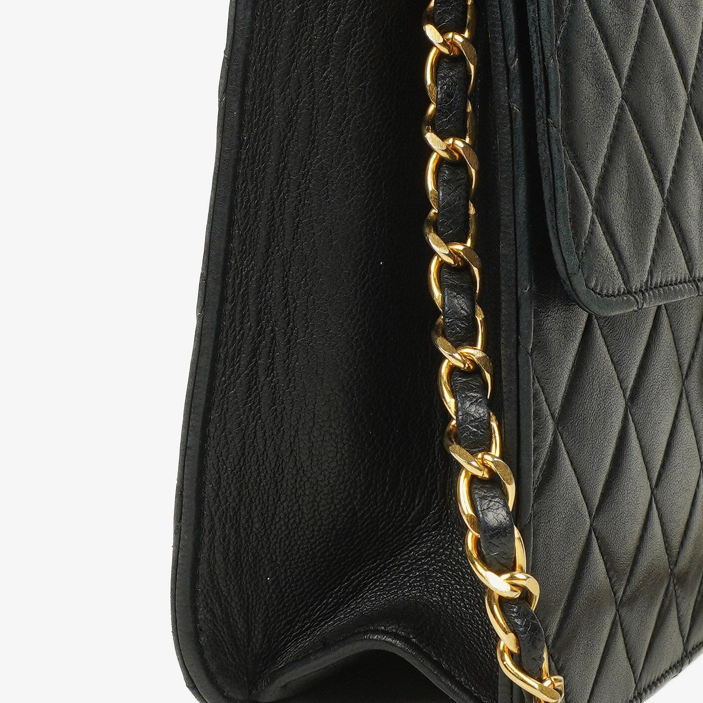 Chanel Medium Classic Single Flap Tasche aus schwarzem gestepptem Lammleder mit 24K vergoldeter Hardware