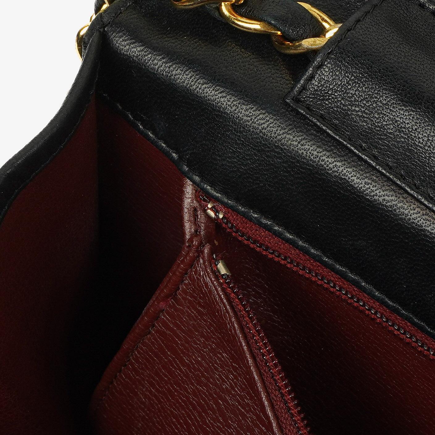 Chanel Medium Classic Single Flap Tasche aus schwarzem gestepptem Lammleder mit 24K vergoldeter Hardware