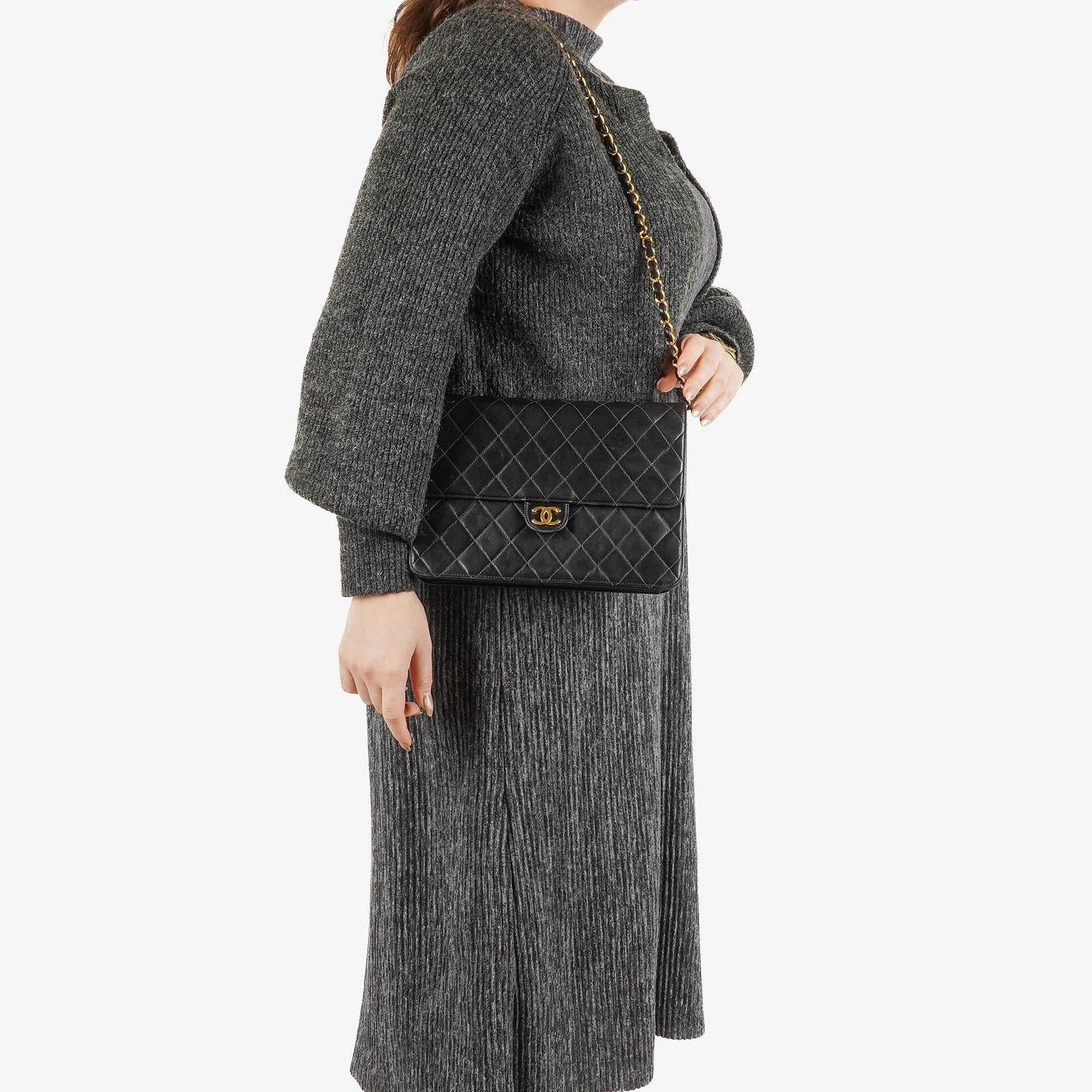 Chanel Medium Classic Einzelklappentasche Schwarz Gepolstertes Lammleder Mit 24K vergoldeter Hardware