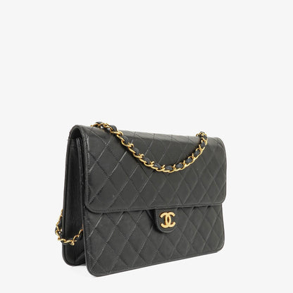 Chanel Medium Classic Einzelklappentasche Schwarz Gepolstertes Lammleder Mit 24K vergoldeter Hardware