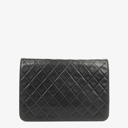 Chanel Medium Classic Einzelklappentasche Schwarz Gepolstertes Lammleder Mit 24K vergoldeter Hardware