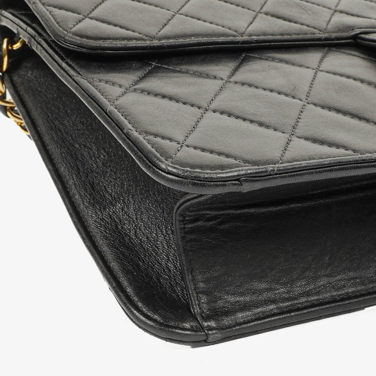 Chanel Medium Classic Einzelklappentasche Schwarz Gepolstertes Lammleder Mit 24K vergoldeter Hardware