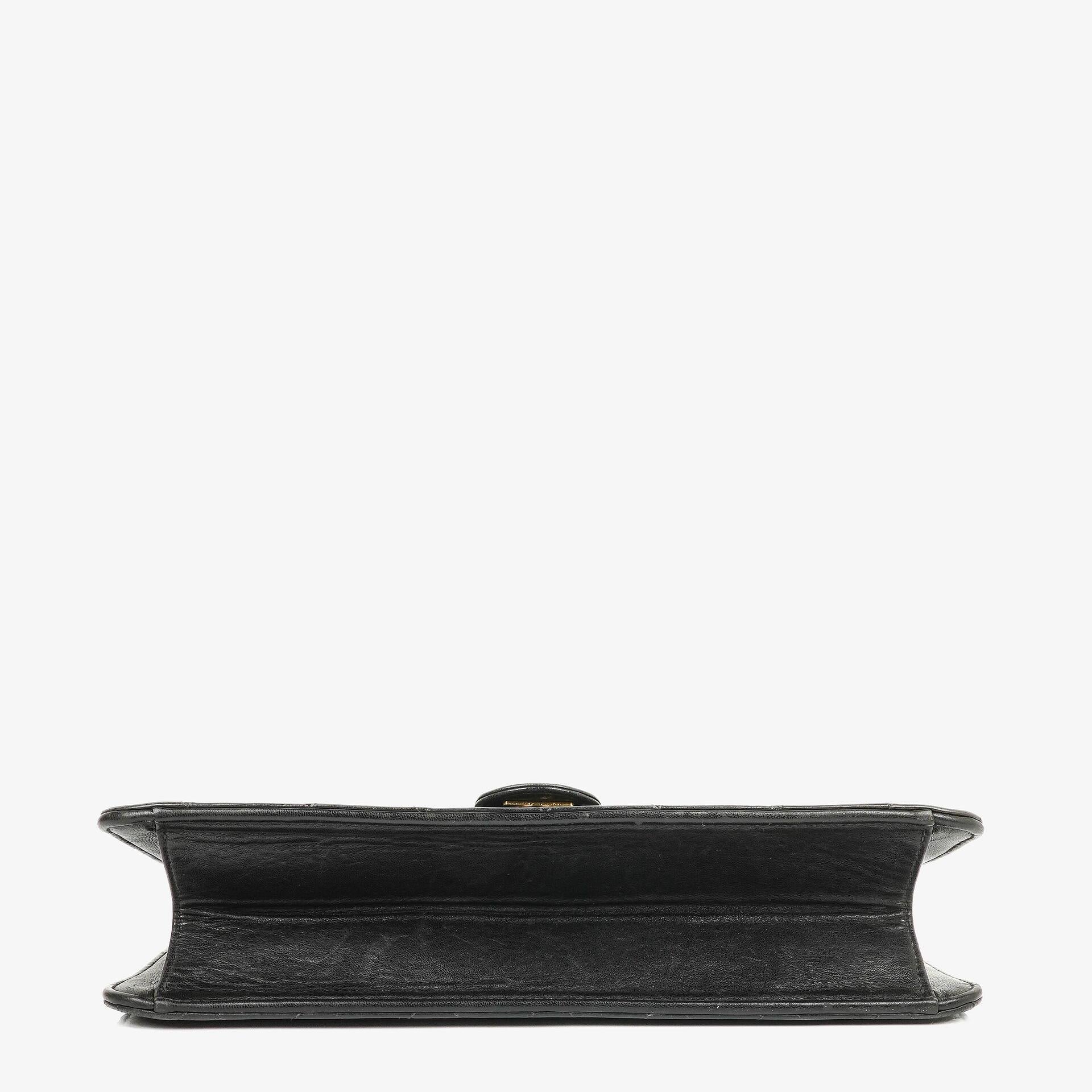 Chanel Medium Classic Einzelklappentasche Schwarz Gepolstertes Lammleder Mit 24K vergoldeter Hardware