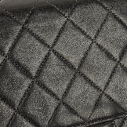 Chanel Medium Classic Einzelklappentasche Schwarz Gepolstertes Lammleder Mit 24K vergoldeter Hardware