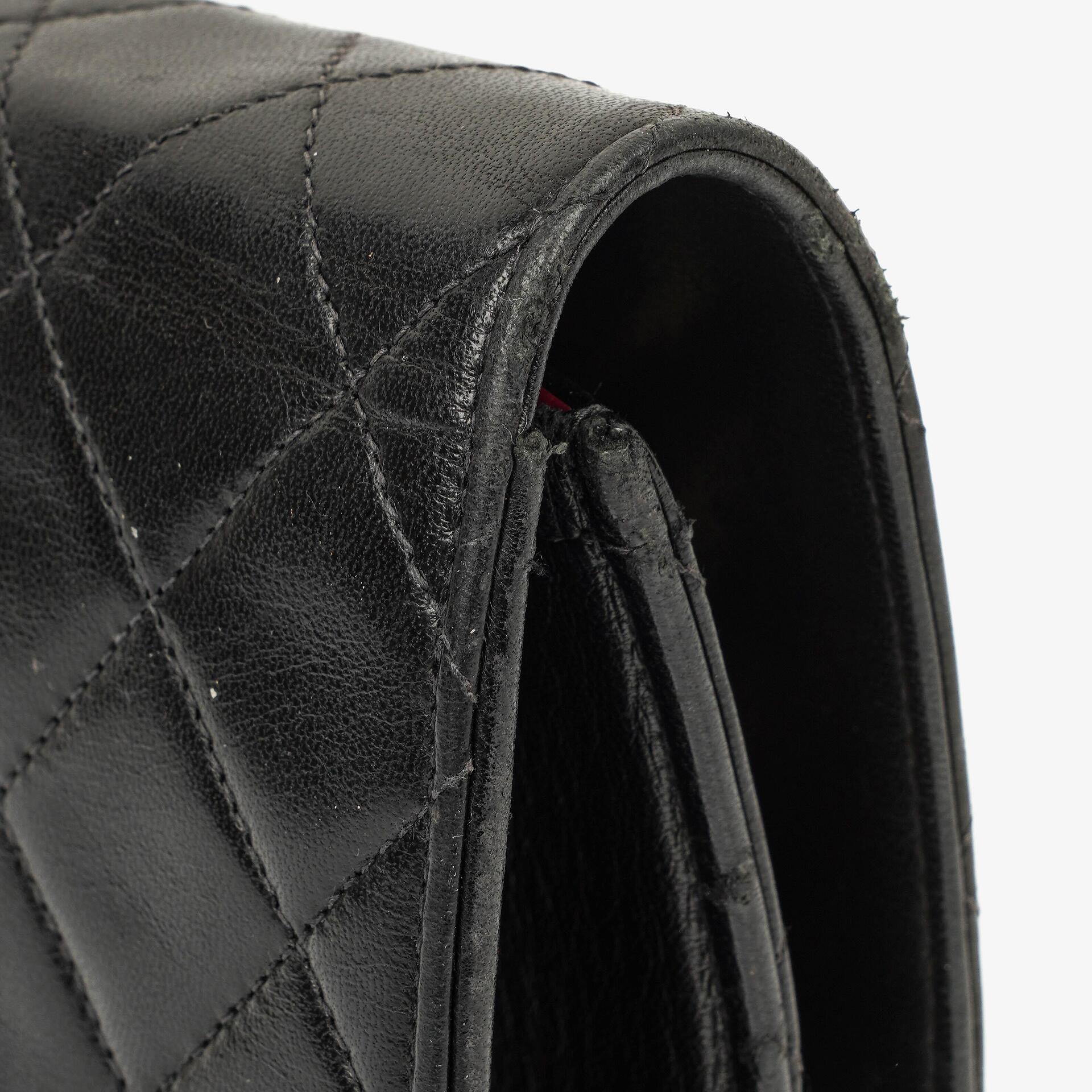 Chanel Medium Classic Einzelklappentasche Schwarz Gepolstertes Lammleder Mit 24K vergoldeter Hardware
