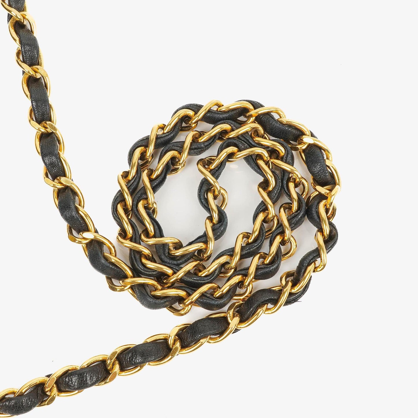 Chanel Medium Classic Einzelklappentasche Schwarz Gepolstertes Lammleder Mit 24K vergoldeter Hardware