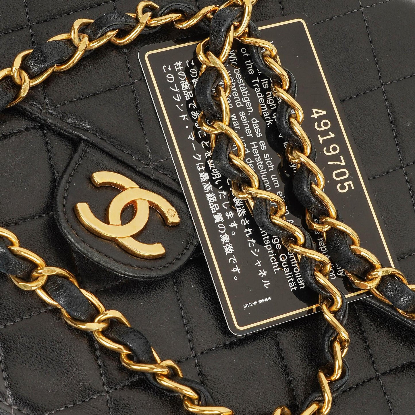 Chanel Medium Classic Einzelklappentasche Schwarz Gepolstertes Lammleder Mit 24K vergoldeter Hardware