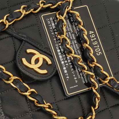Chanel Medium Classic Einzelklappentasche Schwarz Gepolstertes Lammleder Mit 24K vergoldeter Hardware