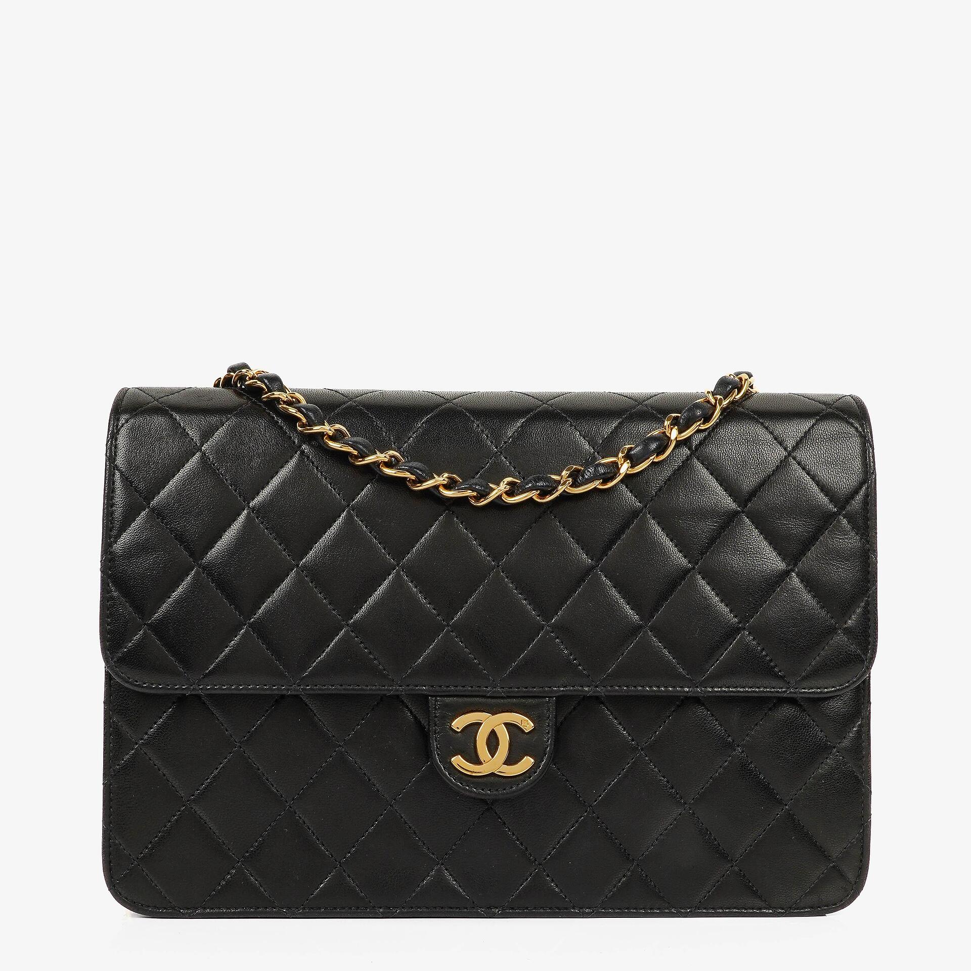 Chanel Medium Classic Einzelklappentasche Schwarz Gepolstertes Lammleder Mit 24K vergoldeter Hardware