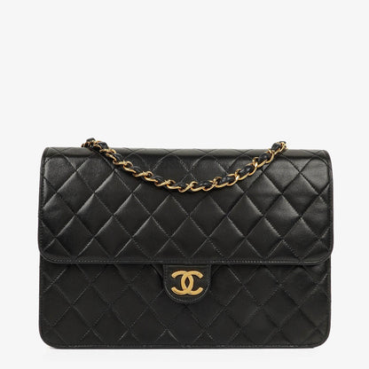 Chanel Medium Classic Einzelklappentasche Schwarz Gepolstertes Lammleder Mit 24K vergoldeter Hardware