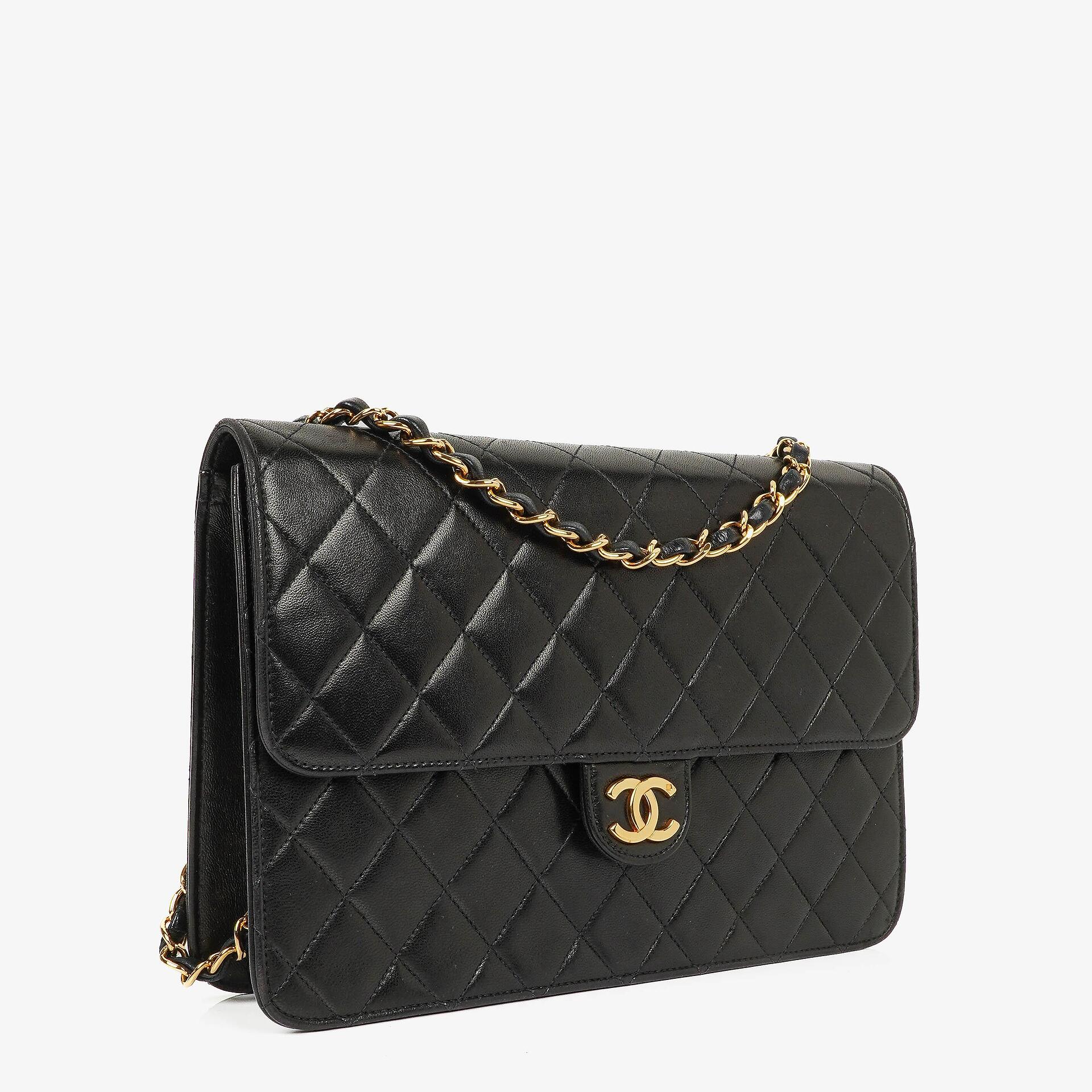 Chanel Medium Classic Einzelklappentasche Schwarz Gepolstertes Lammleder Mit 24K vergoldeter Hardware
