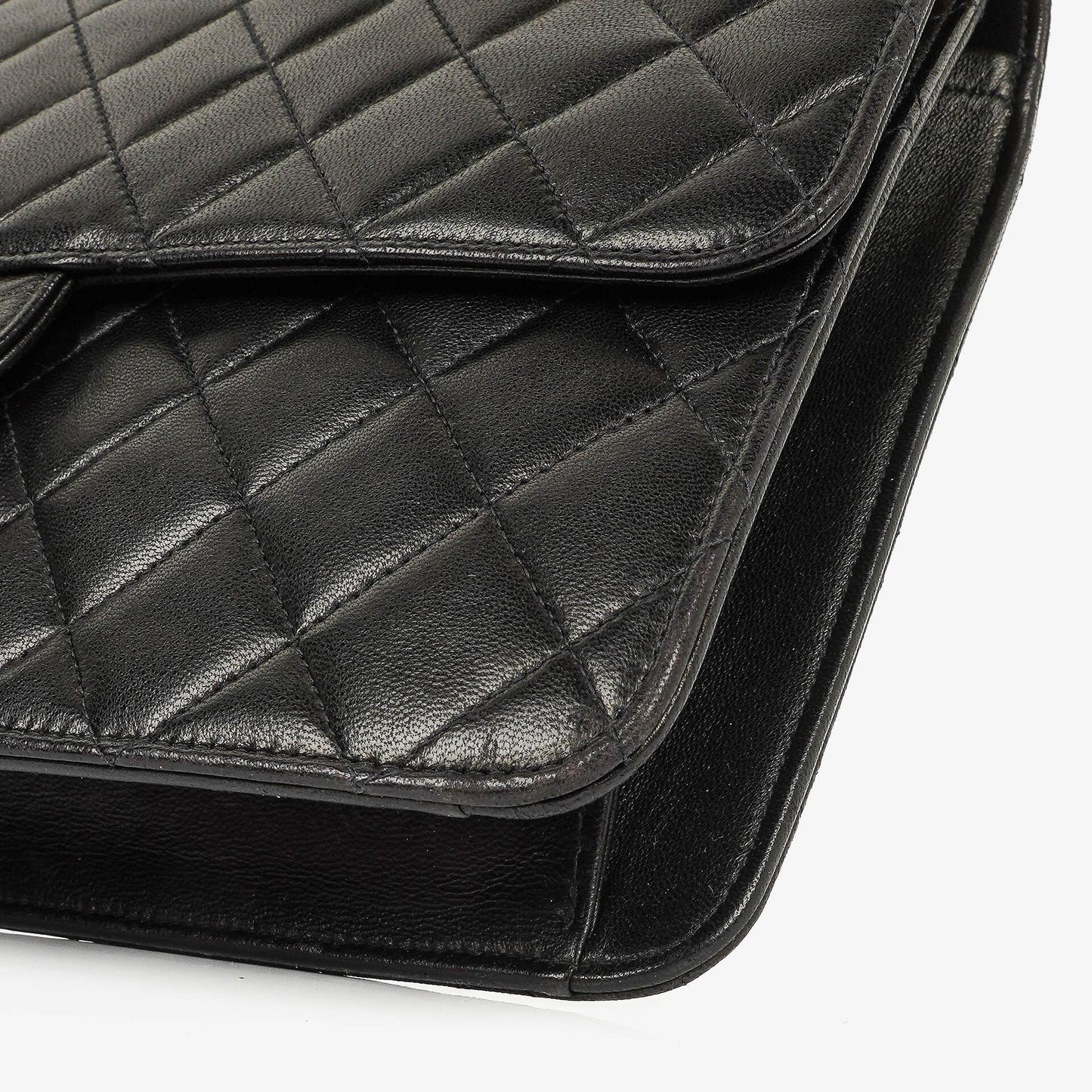 Chanel Medium Classic Einzelklappentasche Schwarz Gepolstertes Lammleder Mit 24K vergoldeter Hardware