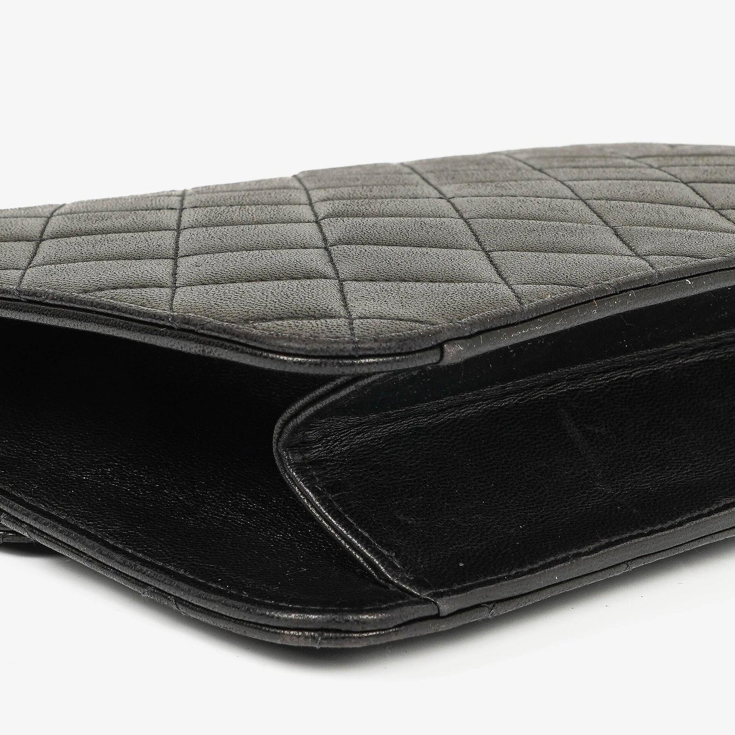 Chanel Medium Classic Einzelklappentasche Schwarz Gepolstertes Lammleder Mit 24K vergoldeter Hardware