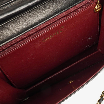 Chanel Medium Classic Einzelklappentasche Schwarz Gepolstertes Lammleder Mit 24K vergoldeter Hardware