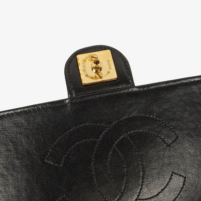 Chanel Medium Classic Einzelklappentasche Schwarz Gepolstertes Lammleder Mit 24K vergoldeter Hardware