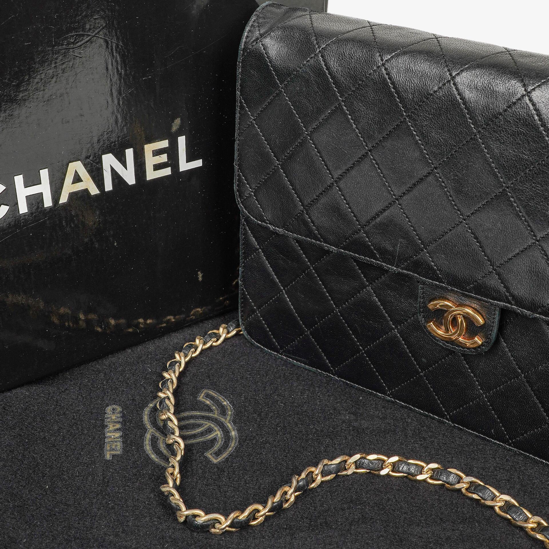 Chanel Medium Classic Single Flap Tasche aus schwarzem gestepptem Lammleder mit 24K vergoldeten Beschlägen