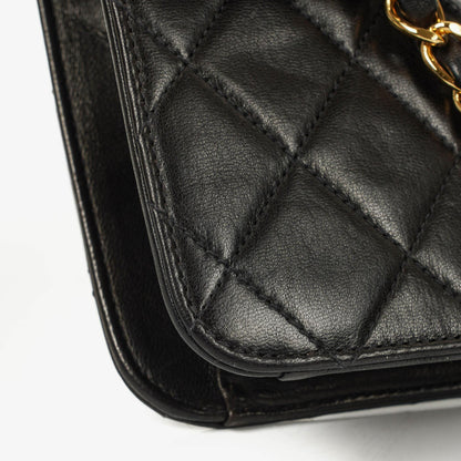 Chanel Medium Classic Single Flap Tasche aus schwarzem gestepptem Lammleder mit 24K vergoldeter Hardware