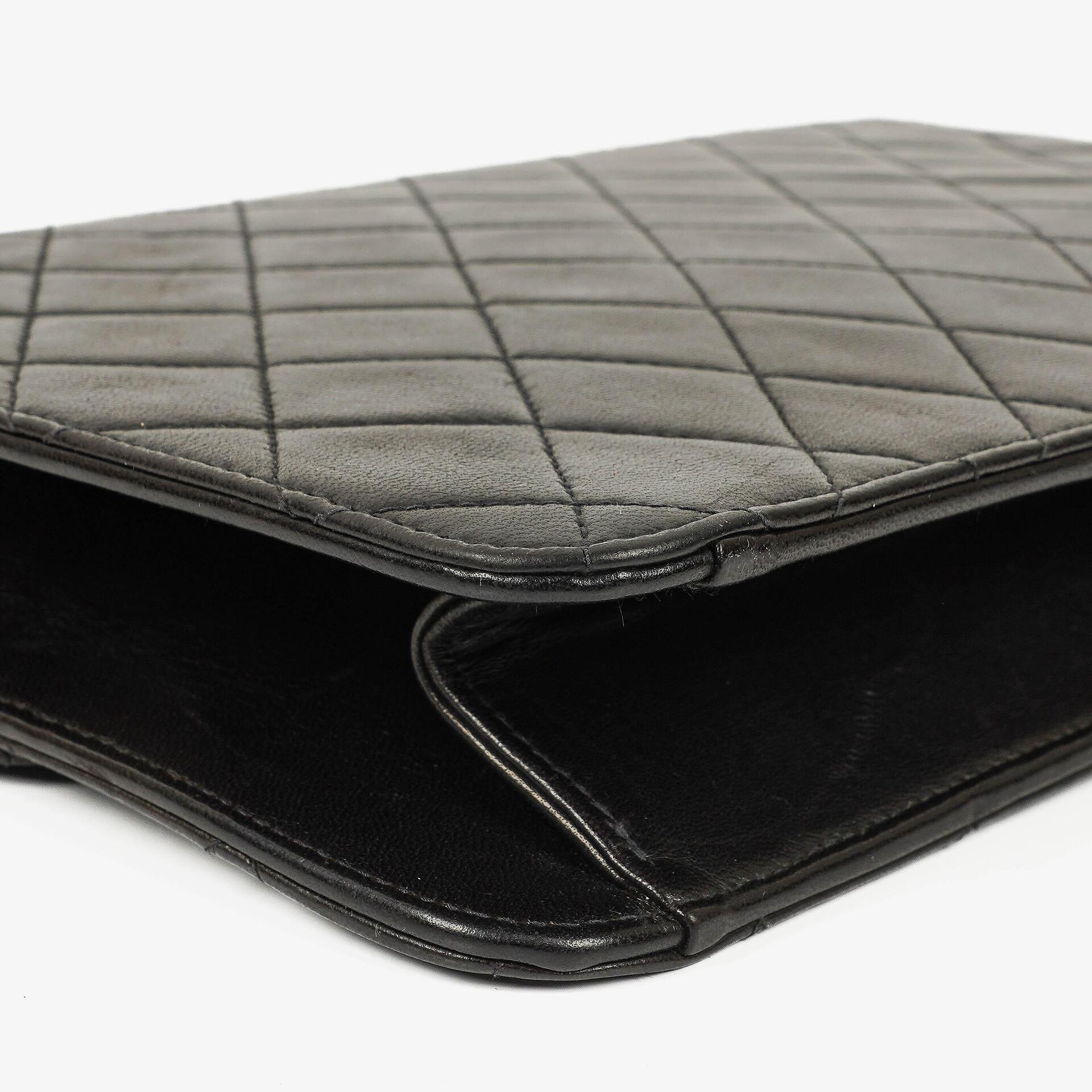 Chanel Medium Classic Single Flap Tasche aus schwarzem gestepptem Lammleder mit 24K vergoldeter Hardware