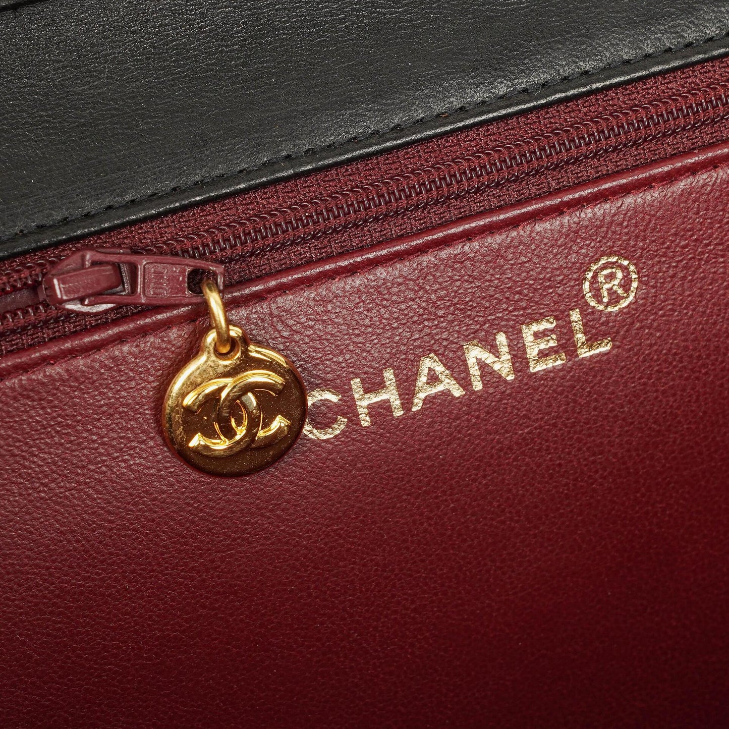 Chanel Medium Classic Single Flap Tasche aus schwarzem gestepptem Lammleder mit 24K vergoldeter Hardware