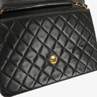 Chanel Medium Classic Single Flap Tasche aus schwarzem gestepptem Lammleder mit 24K vergoldeter Hardware