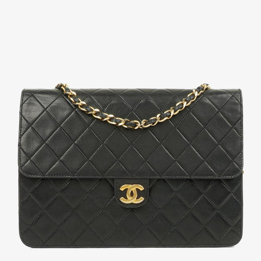 Chanel Medium Classic Single Flap Tasche aus schwarzem gestepptem Lammleder mit goldfarbenen Beschlägen