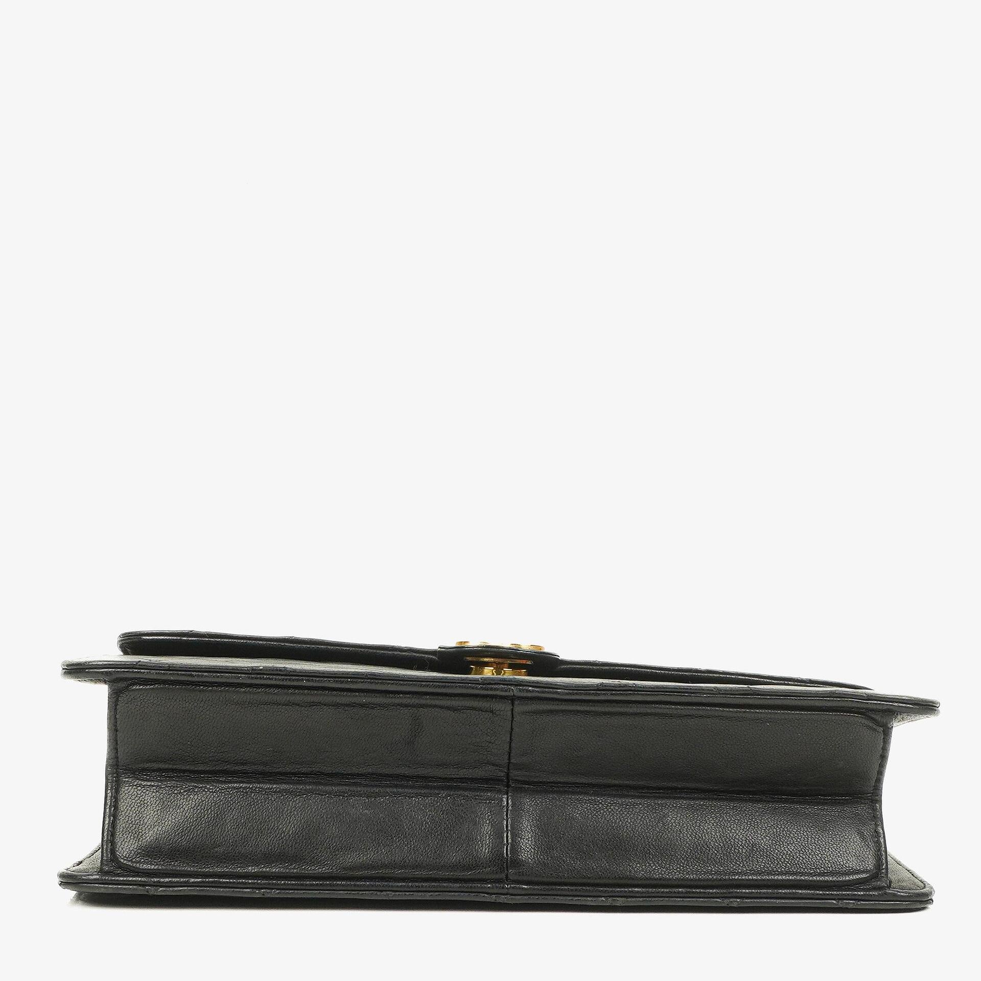 Chanel Medium Classic Single Flap Tasche aus schwarzem gestepptem Lammleder mit goldfarbenen Beschlägen