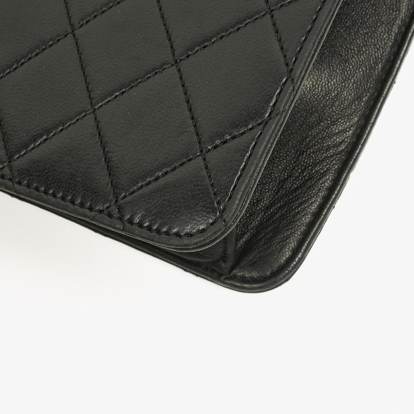 Chanel Medium Classic Single Flap Tasche aus schwarzem gestepptem Lammleder mit goldfarbenen Beschlägen