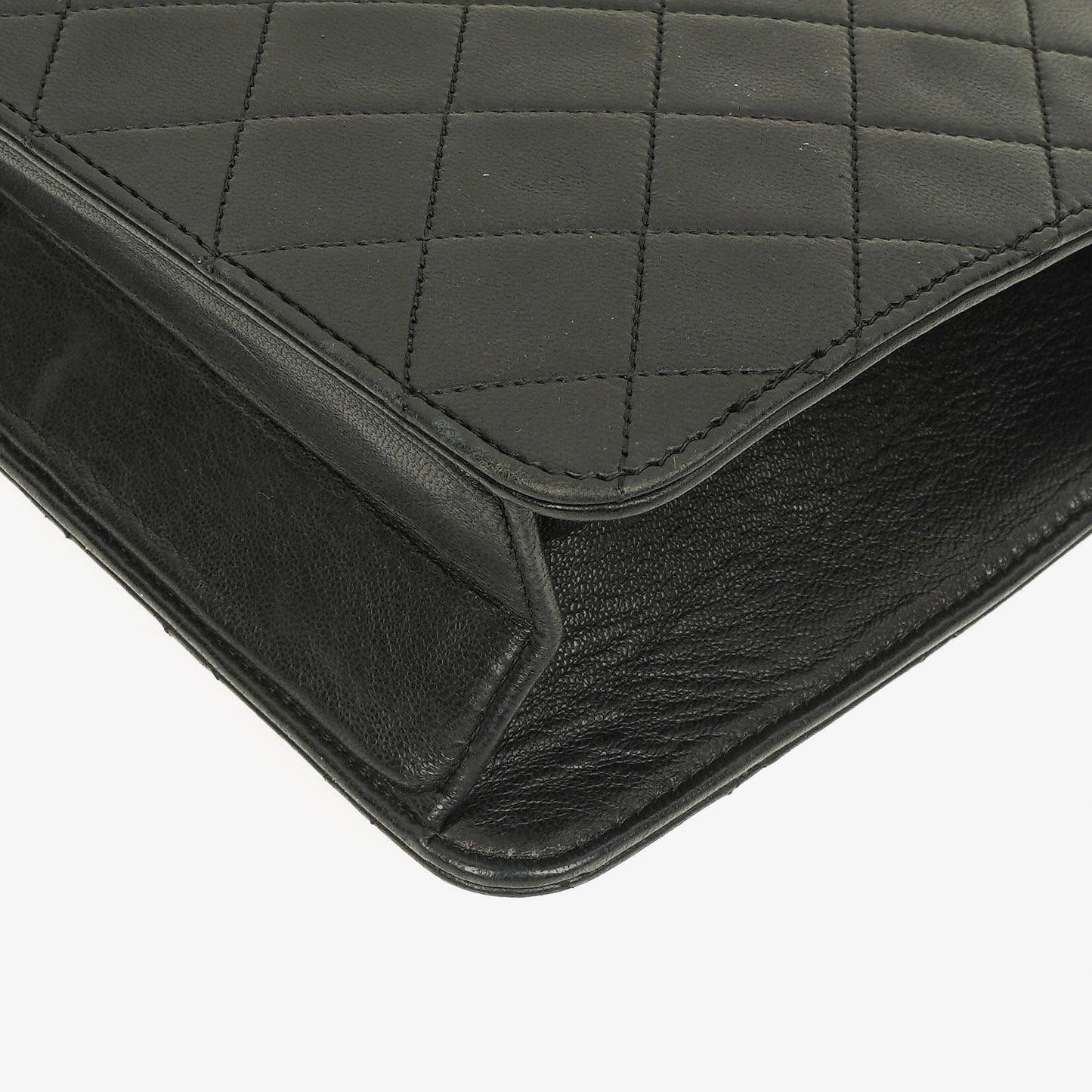 Chanel Medium Classic Single Flap Tasche aus schwarzem gestepptem Lammleder mit goldfarbenen Beschlägen