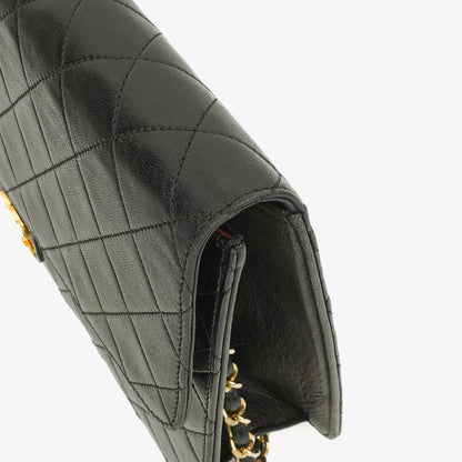 Chanel Medium Classic Single Flap Tasche aus schwarzem gestepptem Lammleder mit goldfarbenen Beschlägen