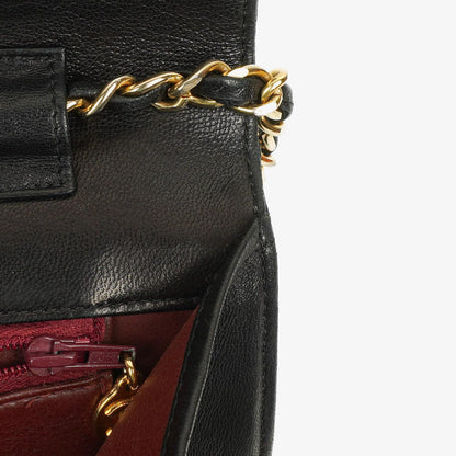 Chanel Medium Classic Single Flap Tasche aus schwarzem gestepptem Lammleder mit goldfarbenen Beschlägen
