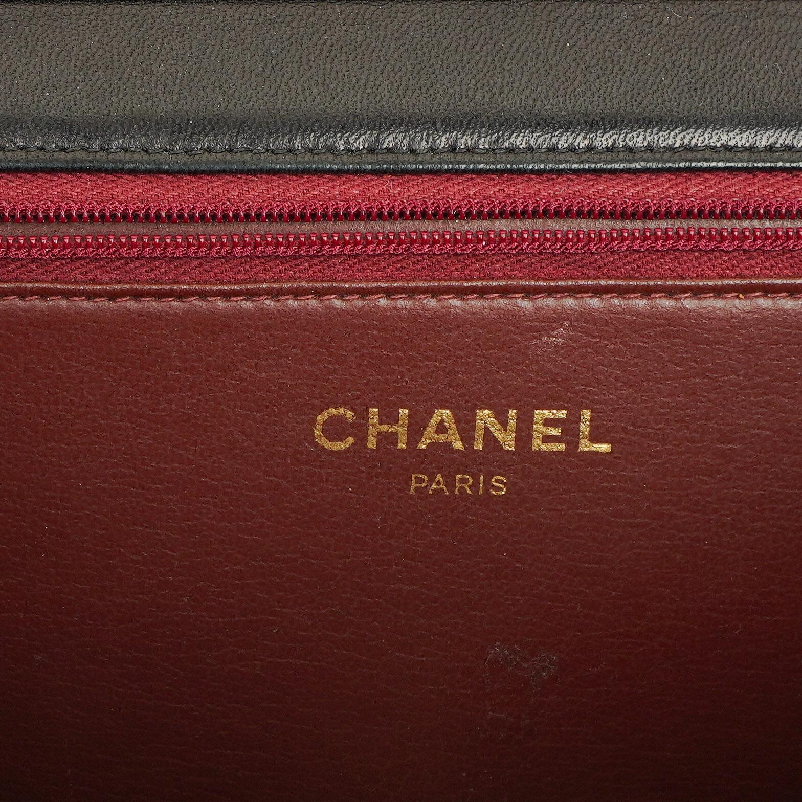 Chanel Medium Classic Single Flap Tasche aus schwarzem gestepptem Lammleder mit goldfarbenen Beschlägen
