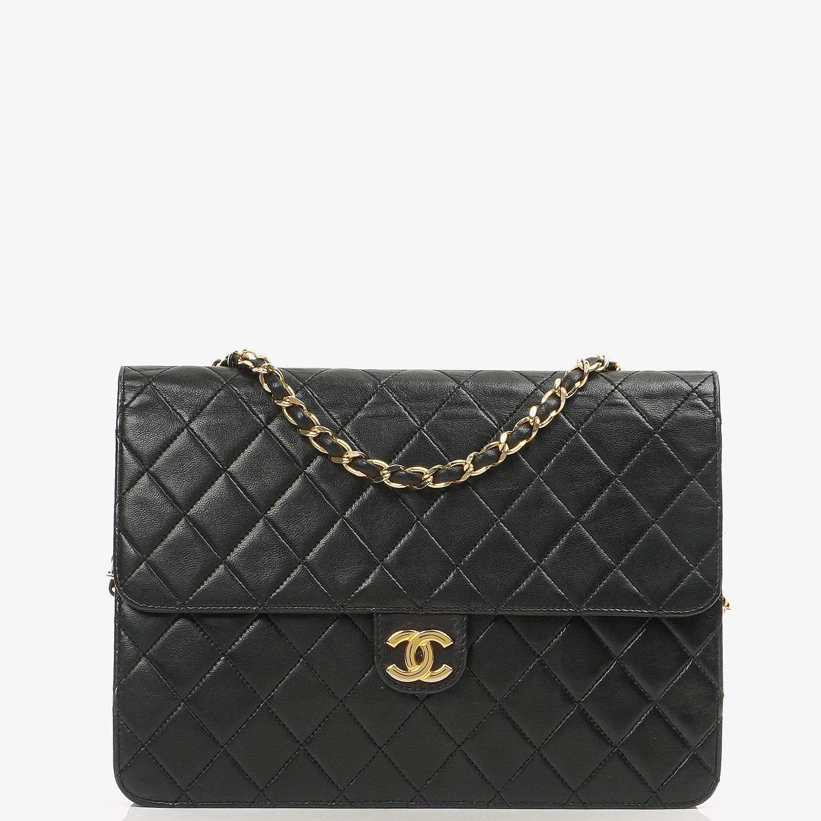 Chanel Medium Classic Single Flap Bag Dunkelmarine Gequiltetes Lammleder Hardware in Goldfarbe