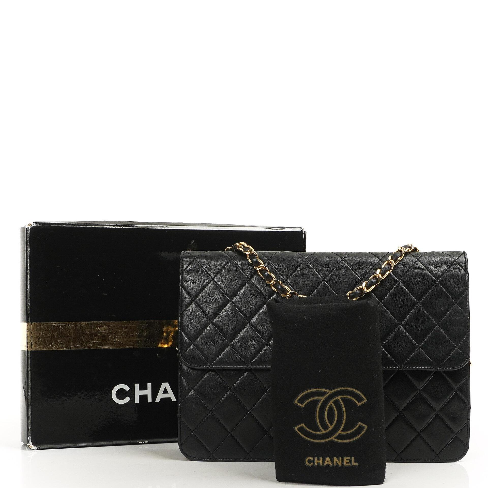 Chanel Medium Classic Single Flap Bag Dunkelmarine Gequiltetes Lammleder Hardware in Goldfarbe
