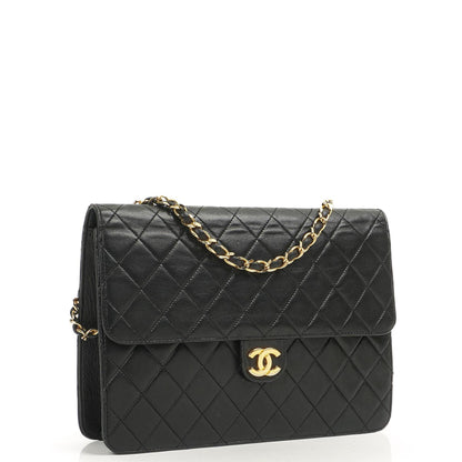 Chanel Medium Classic Single Flap Bag Dunkelmarine Gequiltetes Lammleder Hardware in Goldfarbe
