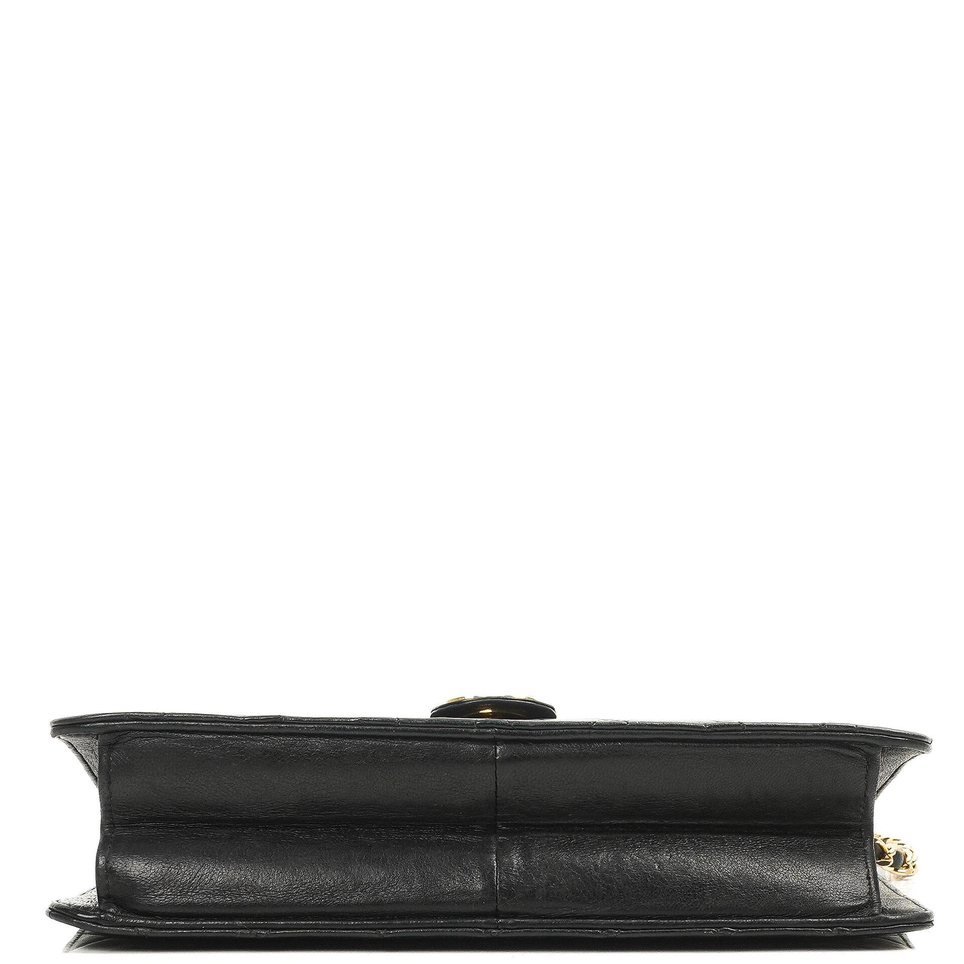 Chanel Medium Classic Single Flap Bag Dunkelmarine Gequiltetes Lammleder Hardware in Goldfarbe