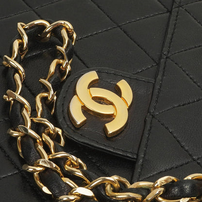 Chanel Medium Classic Single Flap Bag Dunkelmarine Gequiltetes Lammleder Hardware in Goldfarbe