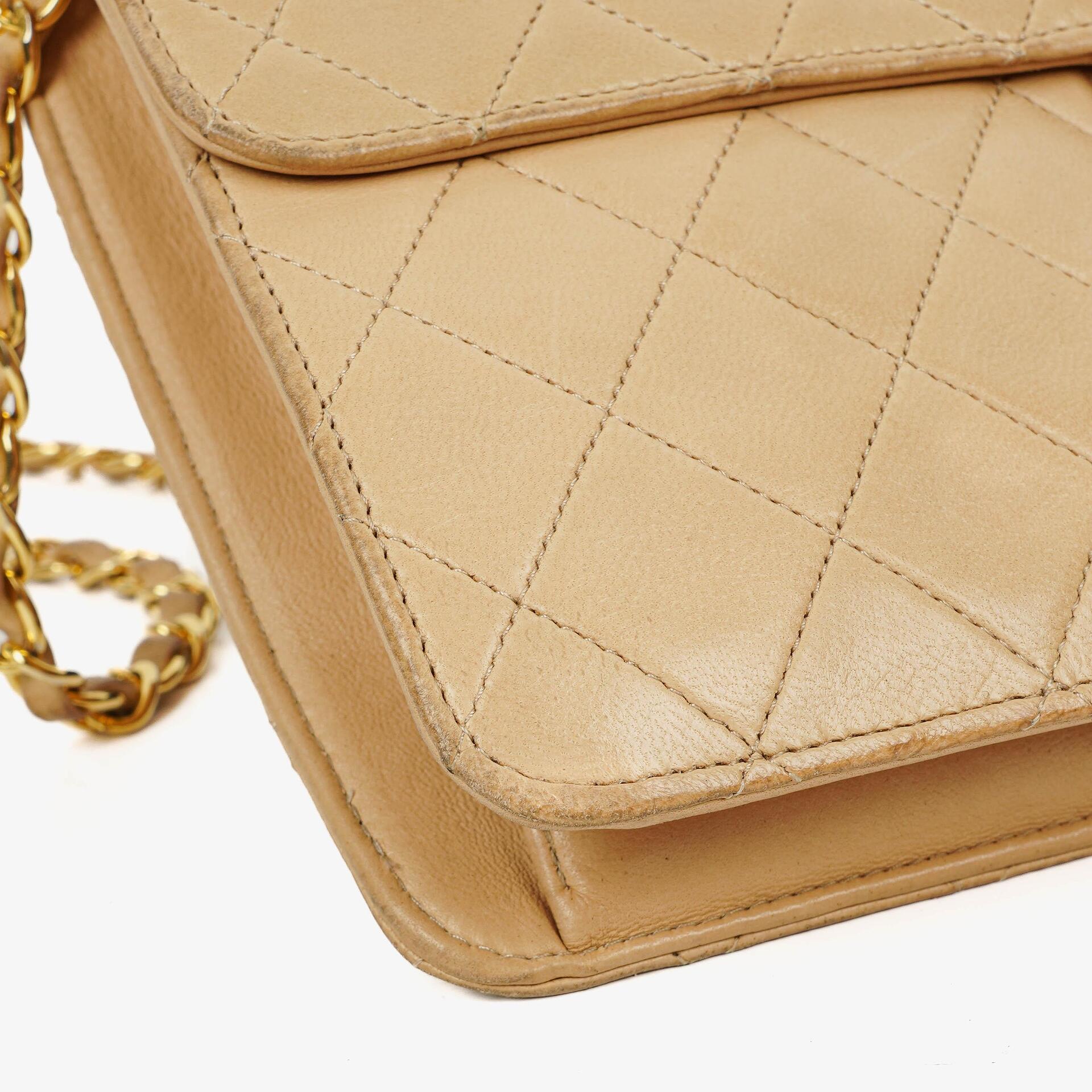 Chanel Medium Classic Single Flap Tasche aus beigem gestepptem Lammleder mit 24K vergoldeten Beschlägen