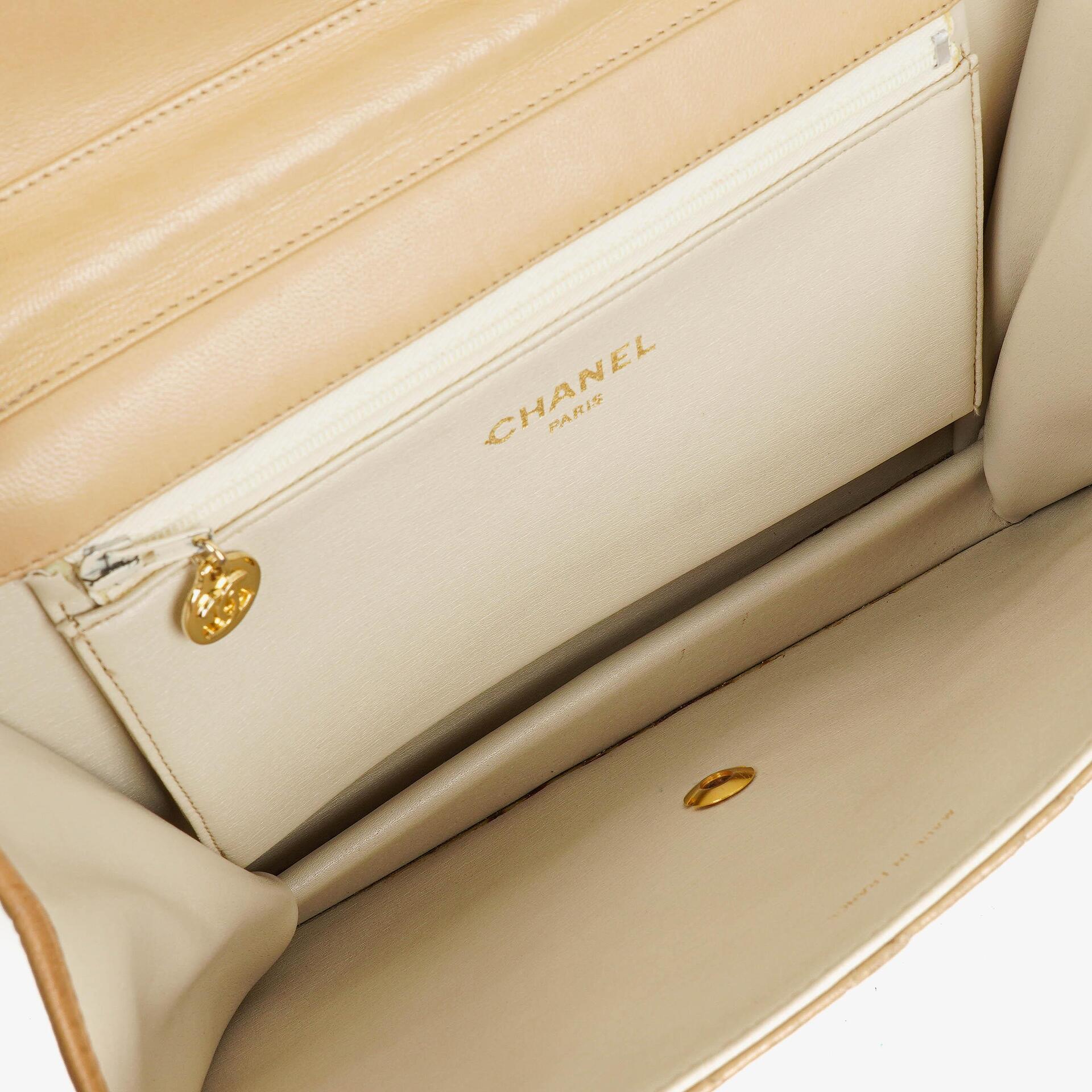 Chanel Medium Classic Single Flap Tasche aus beigem gestepptem Lammleder mit 24K vergoldeten Beschlägen