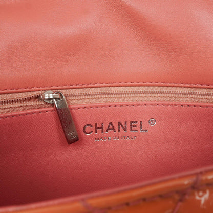 Chanel Medium Classic Einzelklappentasche Orange Chevron Gepolstertes Lackleder Silberfarbene Hardware